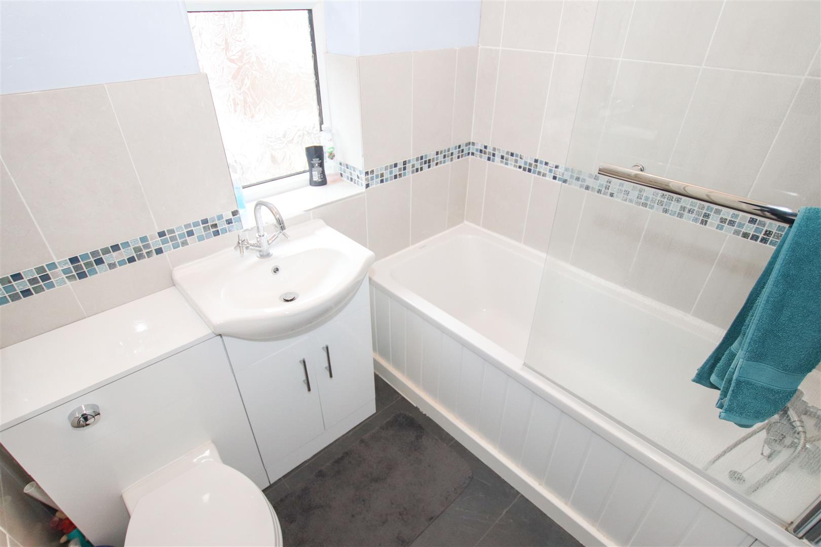 FIRST FLOOR BATHROOM